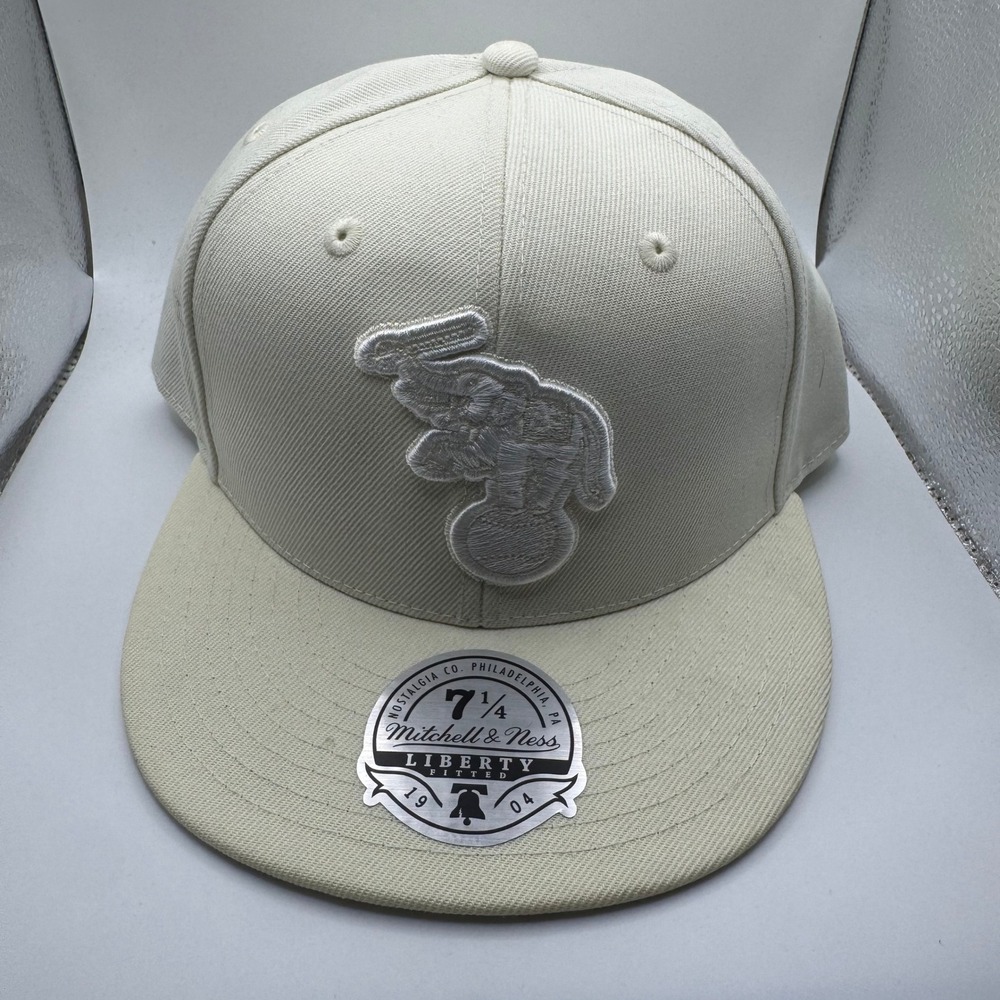Mitchell & Ness Oakland Athletics MLB Basic Fitted Hat Cream White 7 1/4 A's Cap